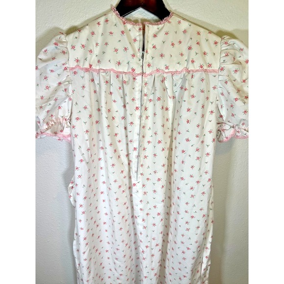 Vintage Handmade Floral Traditional Nightgown Robe Pink Rose Cottagecore Theater - Picture 3 of 11